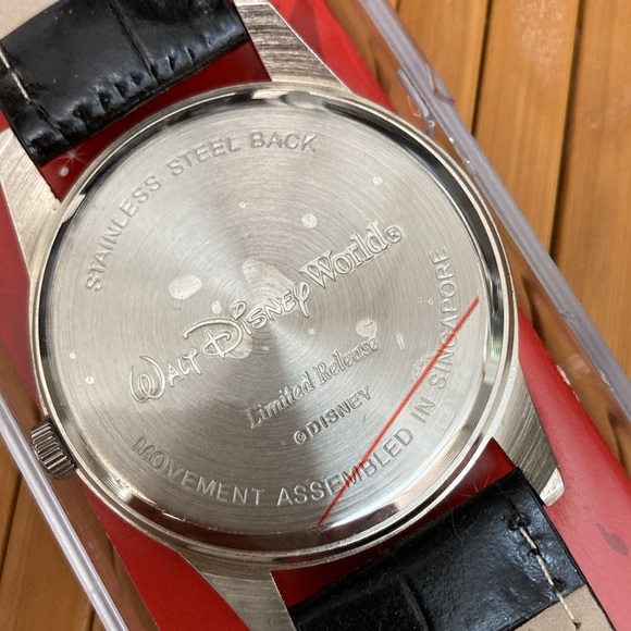 Like New unworn watch limited edition in box Disney Mickey Mouse Mens Watch - Picture 11 of 11